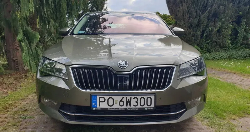 samochody osobowe Skoda Superb cena 74900 przebieg: 150871, rok produkcji 2017 z Poznań